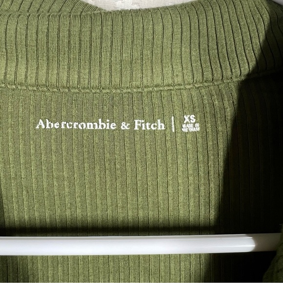 Abercrombie &‎ Fitch Green Ribbed Button Front Top - Picture 3 of 5